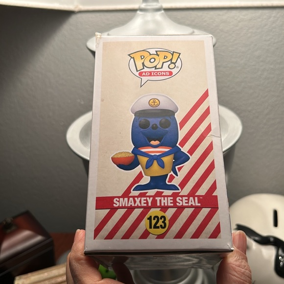 NIB Funko Pops Smaxey The Seal Figurine - Picture 4 of 6